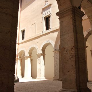 Portico_Palazzo Caetani2